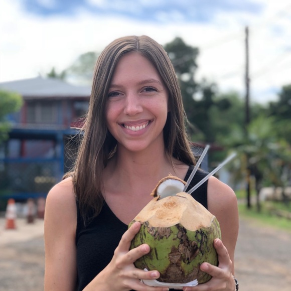 Meet your Posher, Caroline - Picture 1 of 1